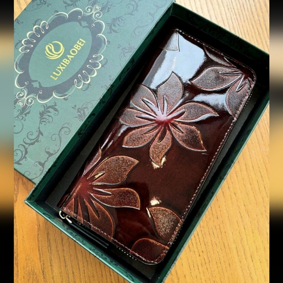 Vintage Embossed Floral Long Wallet For  Elegant Leather Carved Flower - Picture 1 of 6